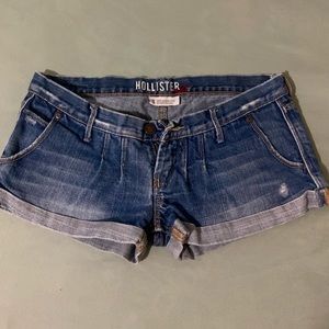 Hollister low rise denim shorts!